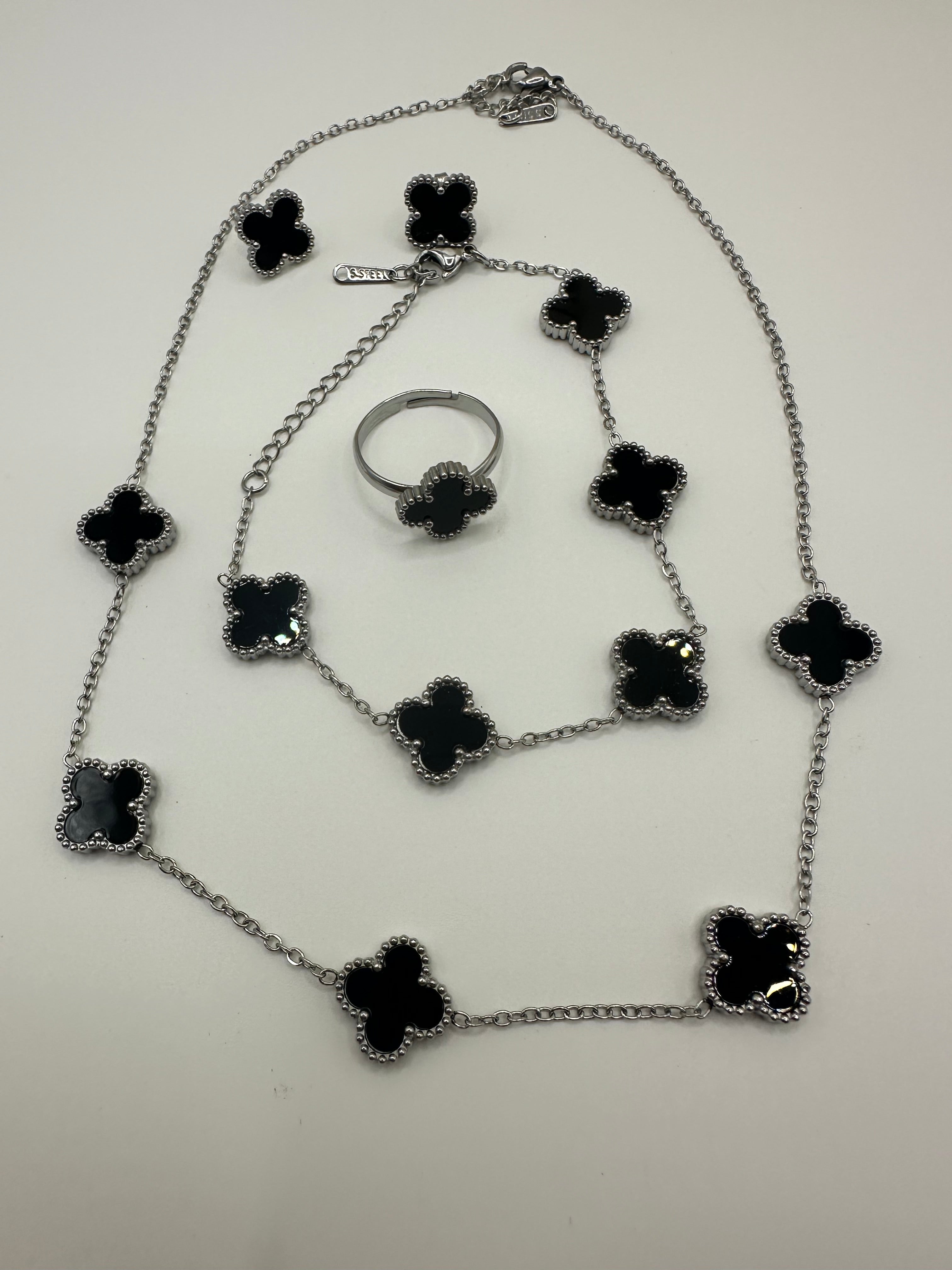 Set de treboles negros con plateado