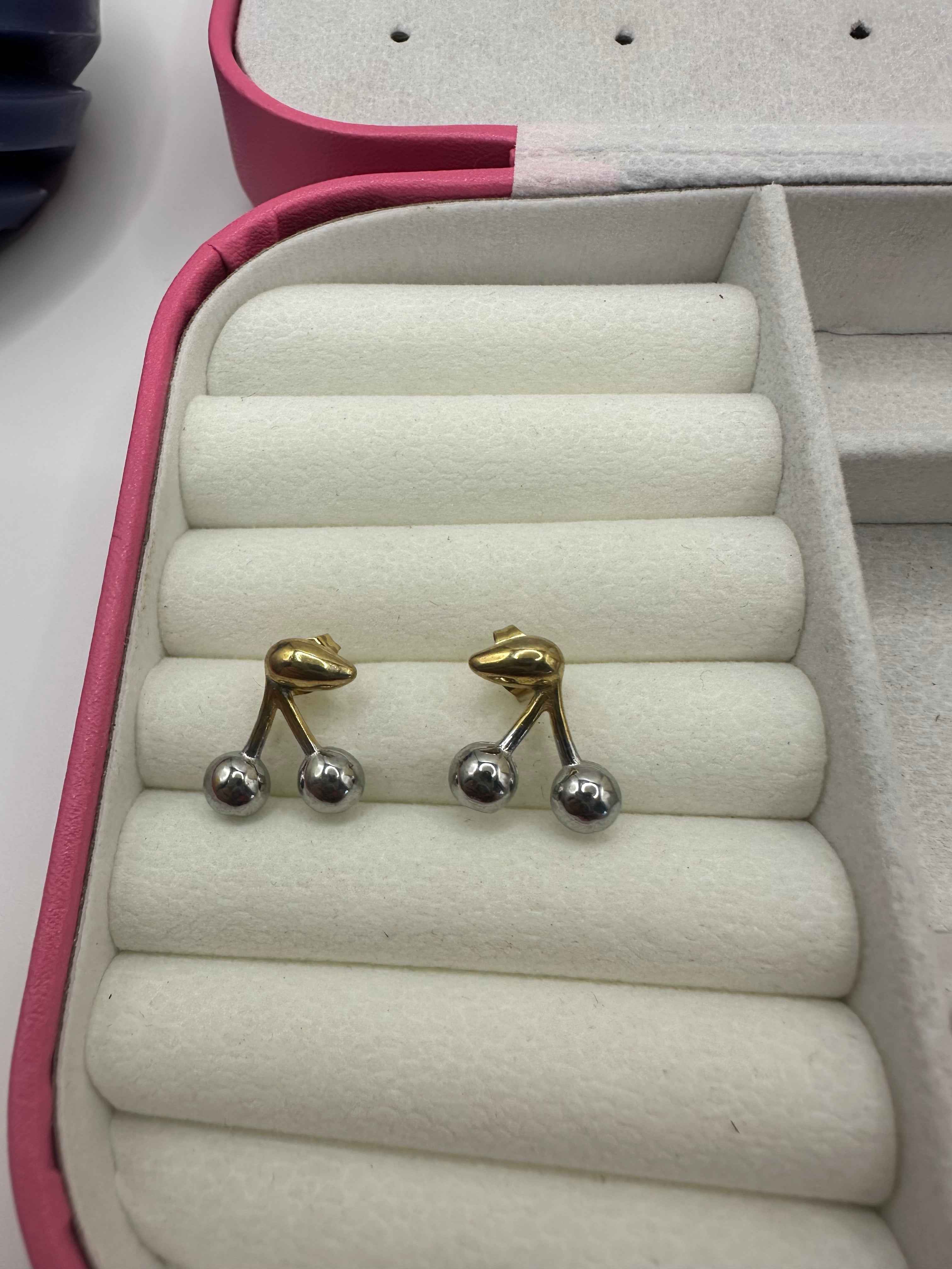Aretes de Cereza plateados con dorado